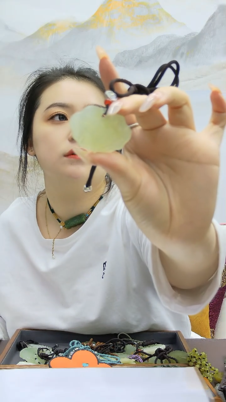 【闪购商品】蛇纹石玉颈饰未镶嵌挂件