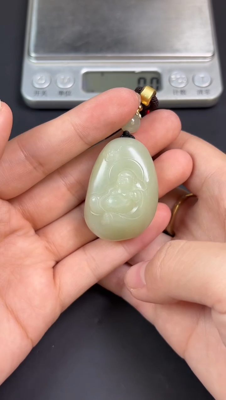 【闪购商品】和田玉吊坠(赠链)未镶嵌且末微色差迪克兰吊坠