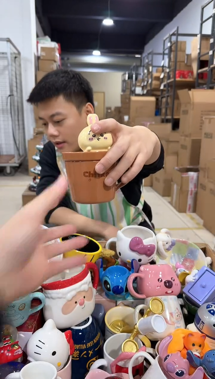 瓷片原盒乌萨奇带盖杯