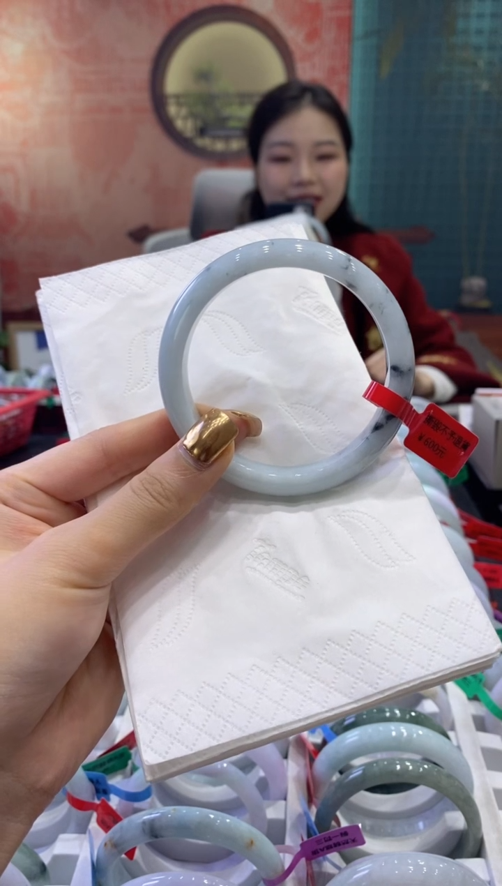 【闪购商品】翡翠手镯未镶嵌多人18084