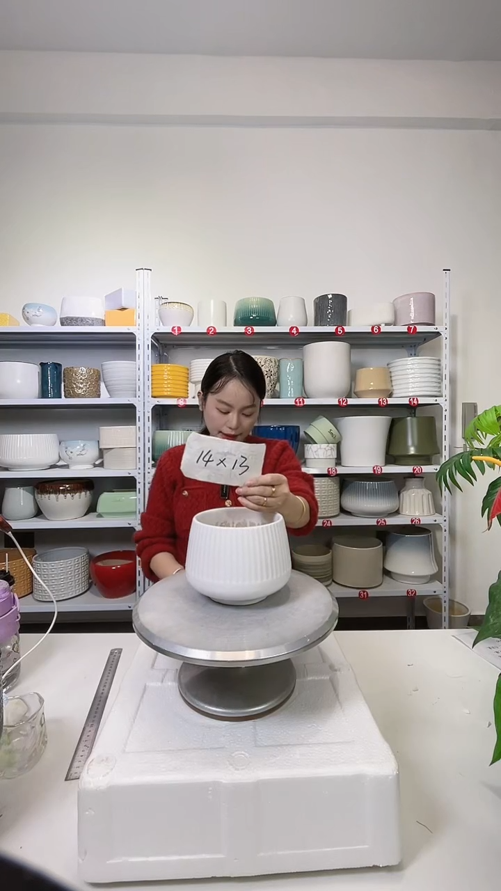 【闪购商品】陶瓷大肚竖纹白小号14*13