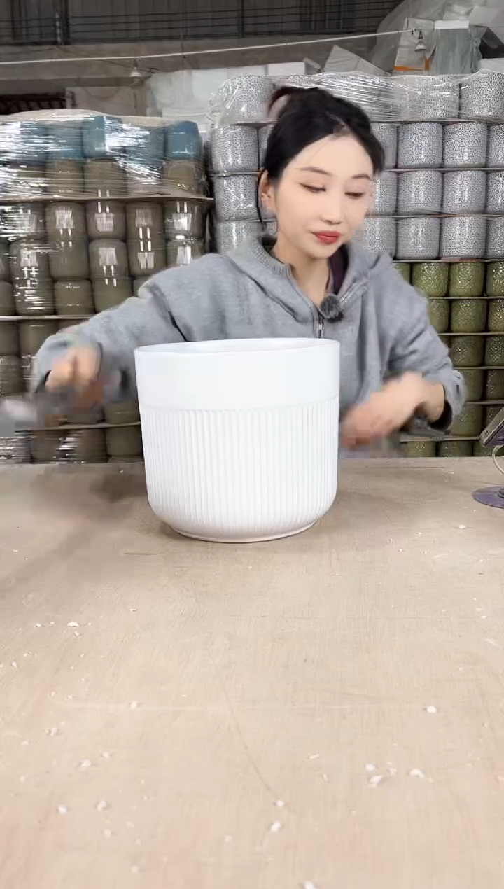 【闪购商品】陶瓷半条纹哑白大号21x20