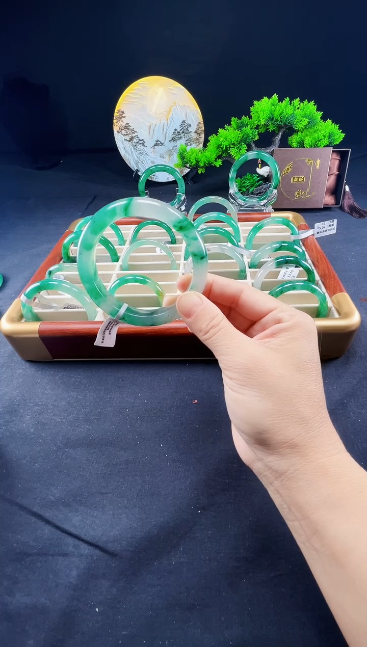 未镶嵌手镯石英质玉（非洲翠）真品上等纯天然非洲翠玉手镯石英质玉