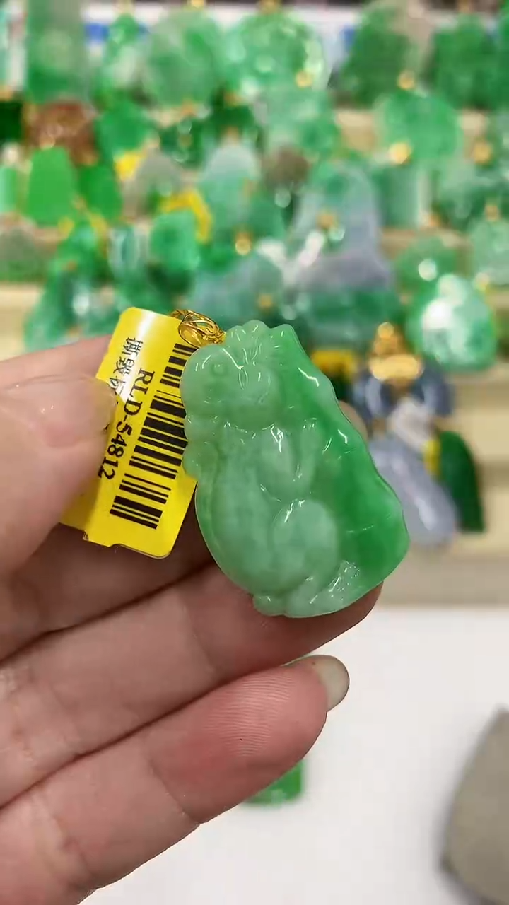 【闪购商品】翡翠吊坠(不含链)18K金镶嵌挂件