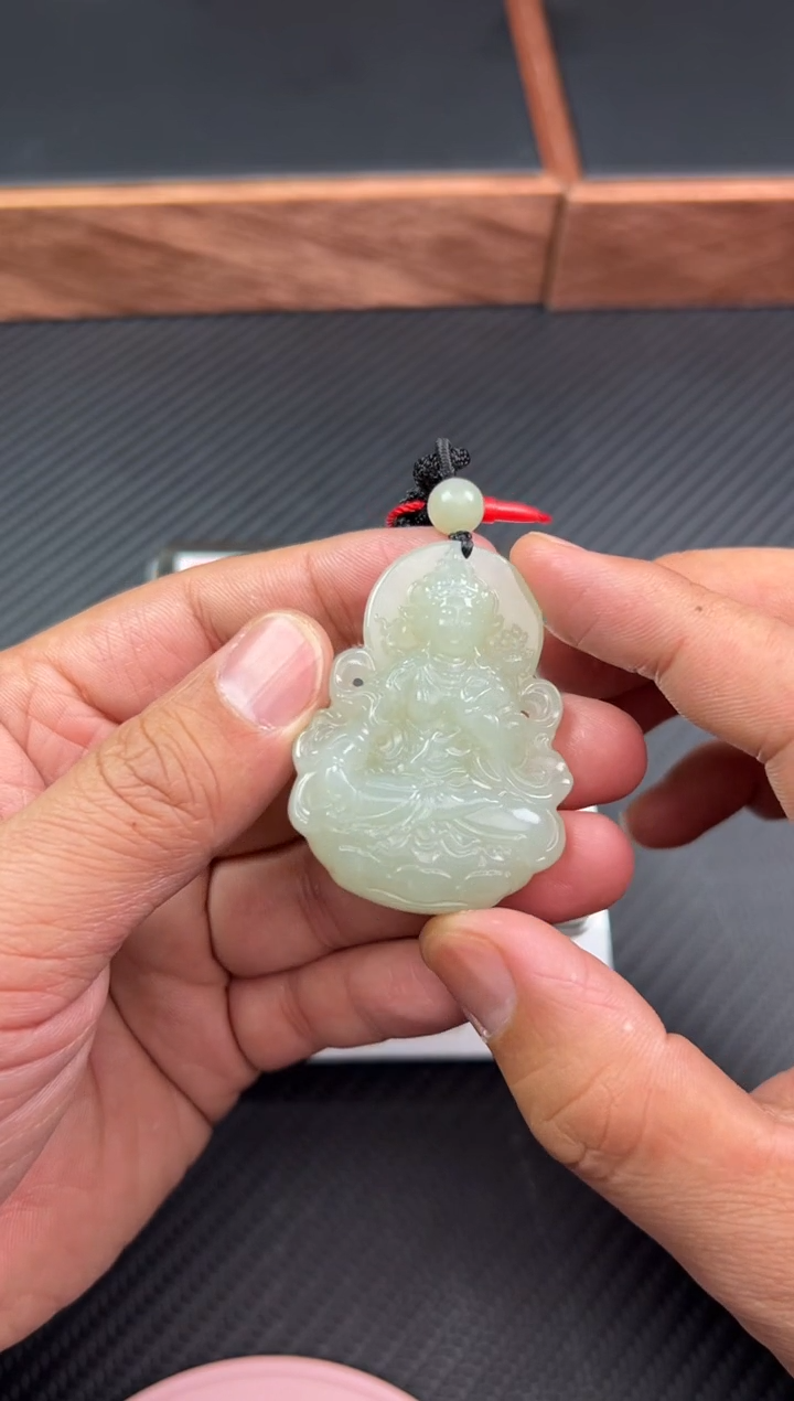 【闪购商品】和田玉吊坠(赠链)未镶嵌且末微色差近矿
