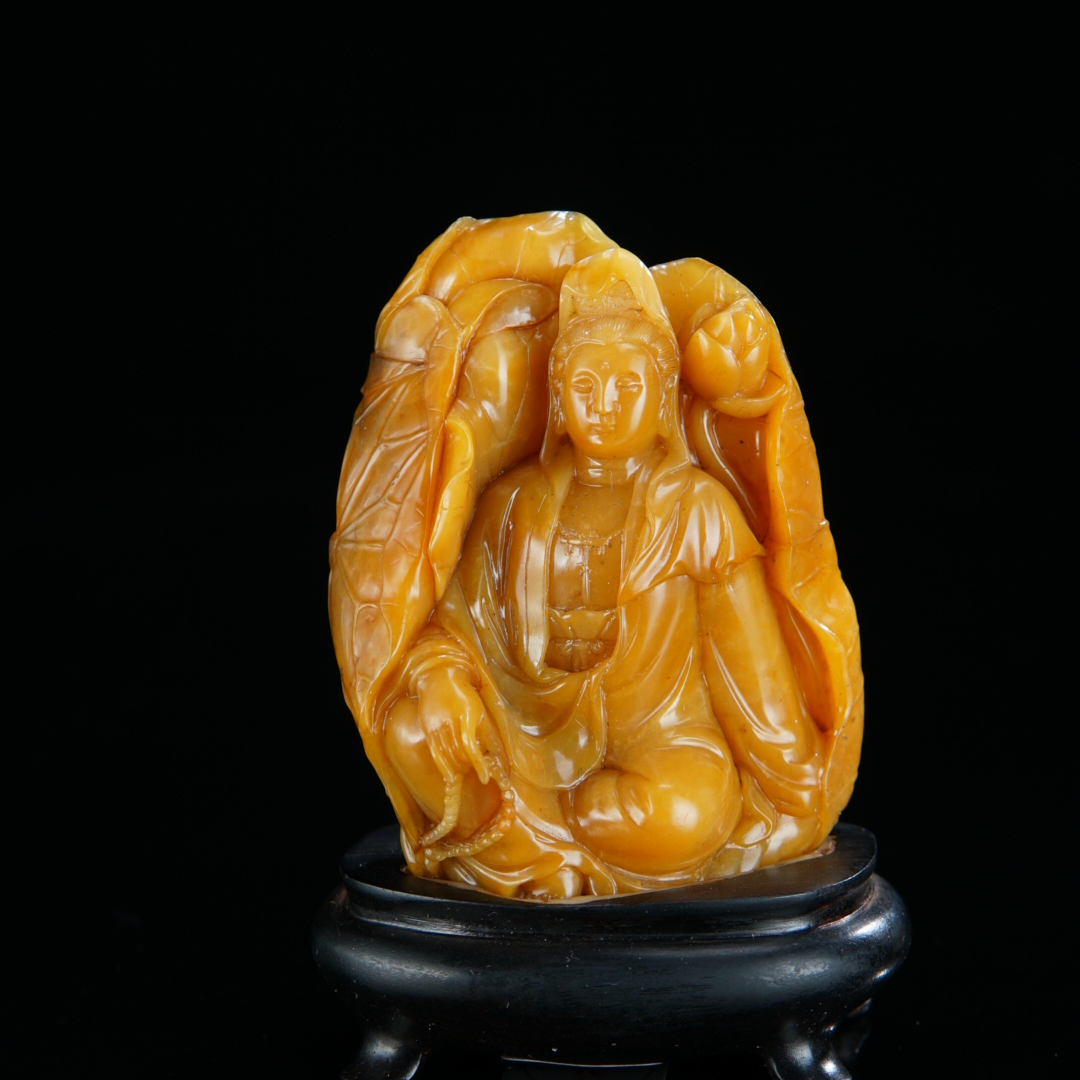 lot-016 寿山田黄石《观音》摆件 95.7克 53*27*64