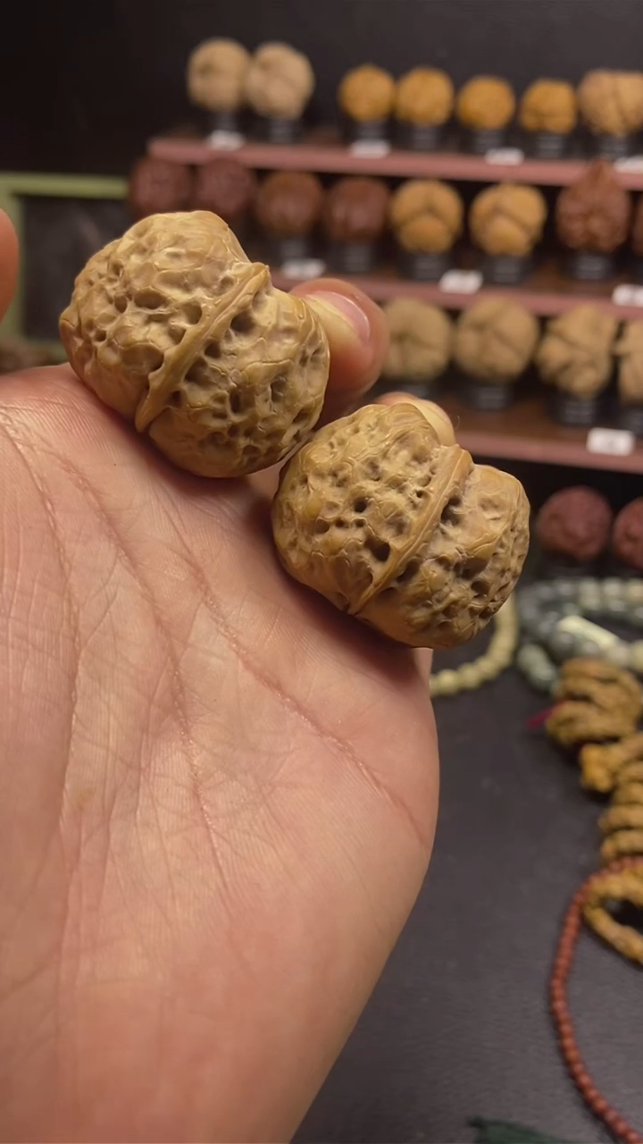 吊坠桃核云铁蛤蟆头