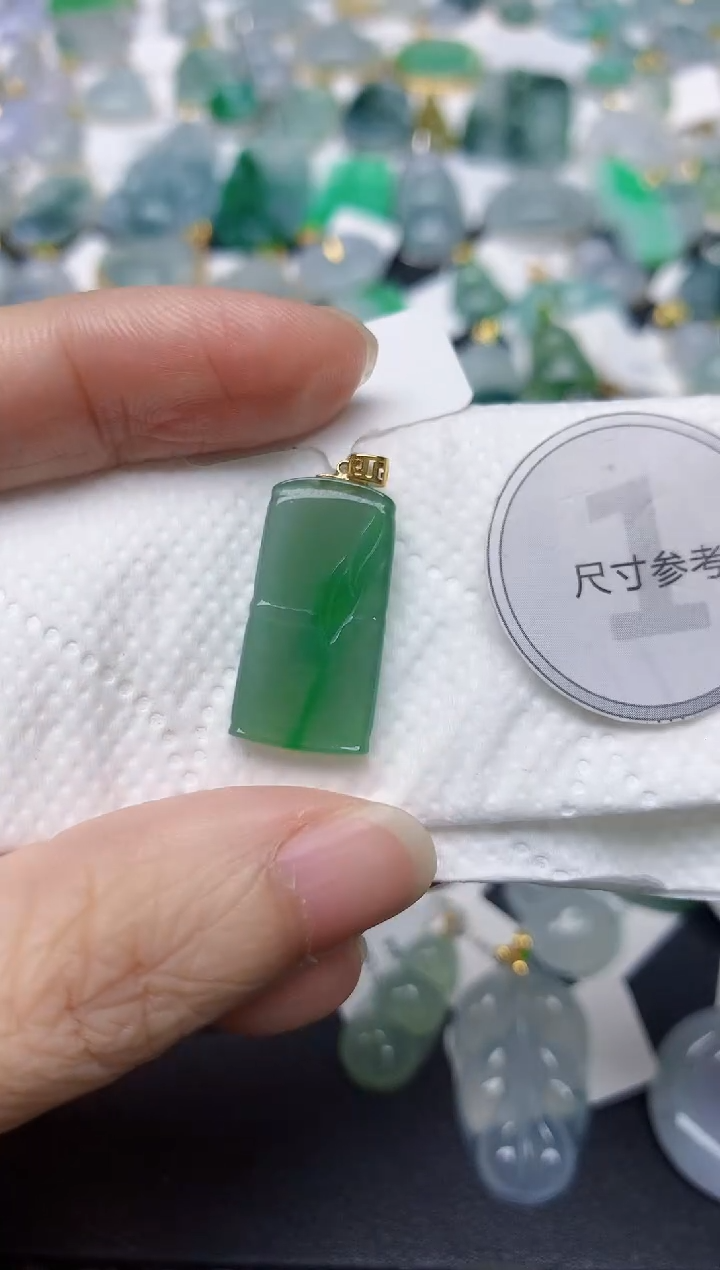 颈饰18K金镶嵌翡翠天然缅甸A货翡翠