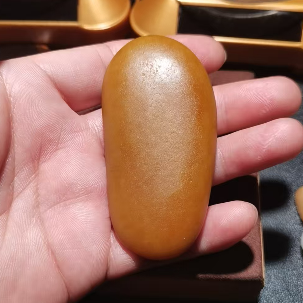 和田玉天然籽料原石把件