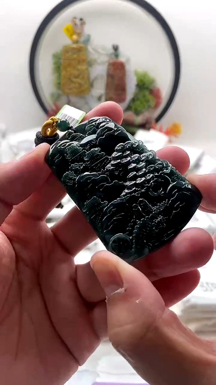 颈饰未镶嵌翡翠山水牌