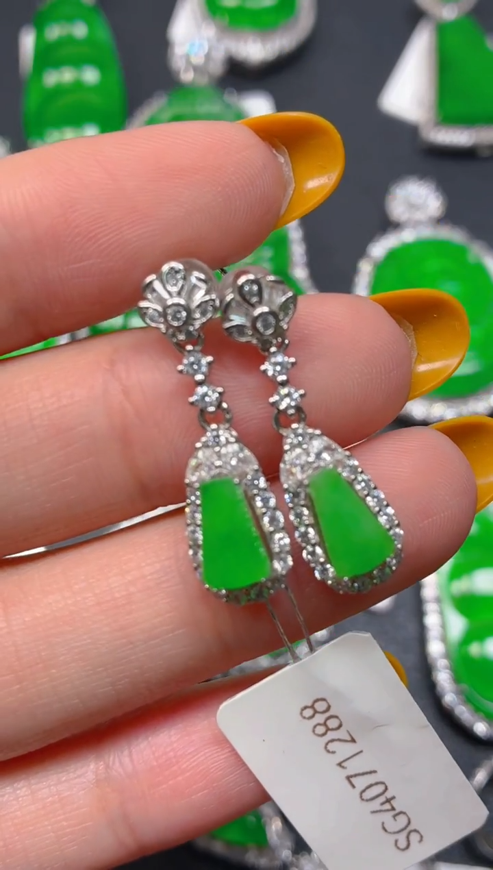 银S925镶嵌翡翠耳饰1