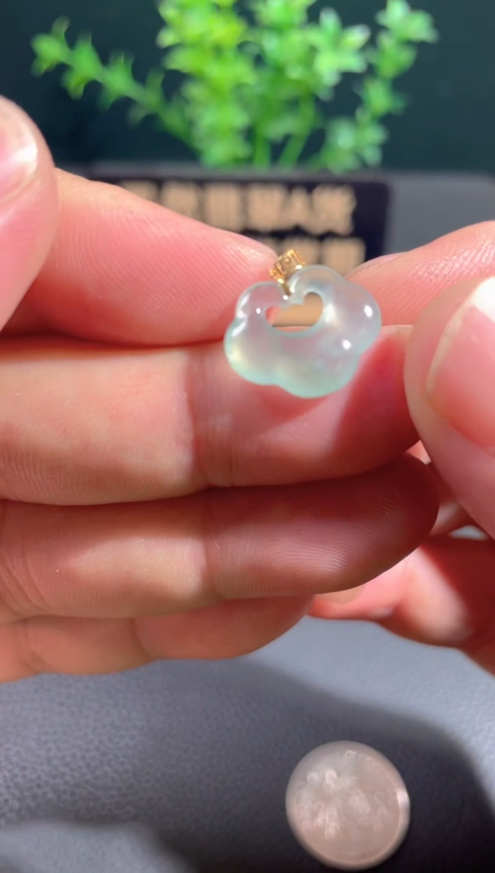 翡翠18K金镶嵌颈饰翡翠