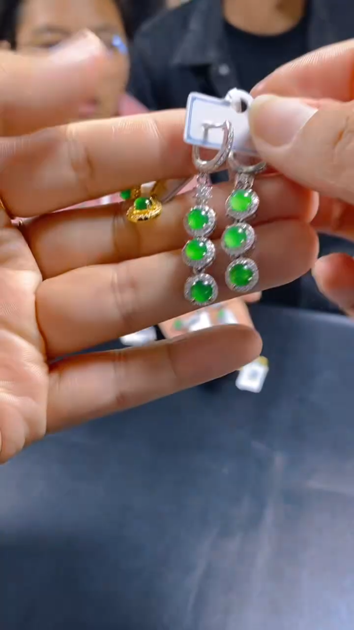 【闪购商品】翡翠耳饰未镶嵌0665625850多样性发一