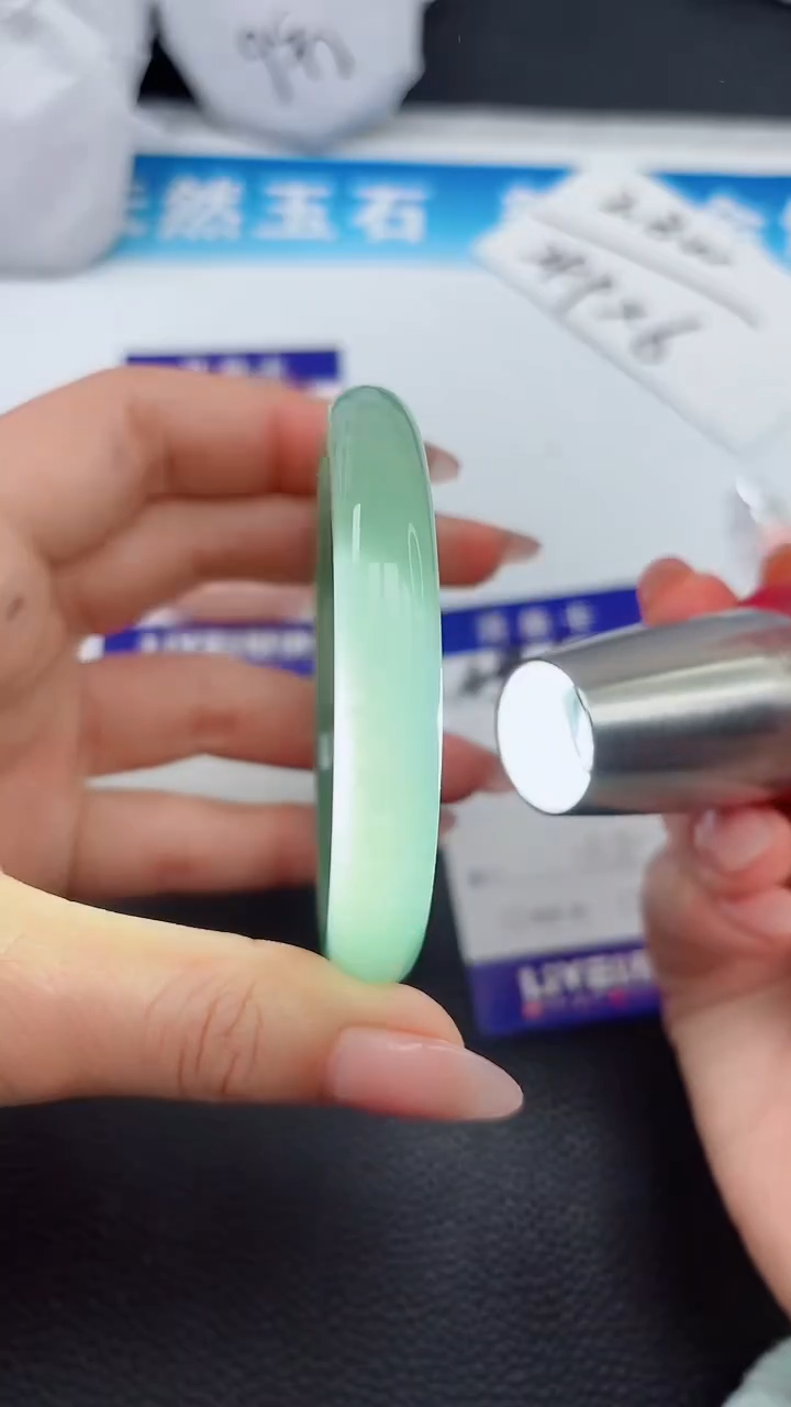 【闪购商品】石英质玉手镯未镶嵌460