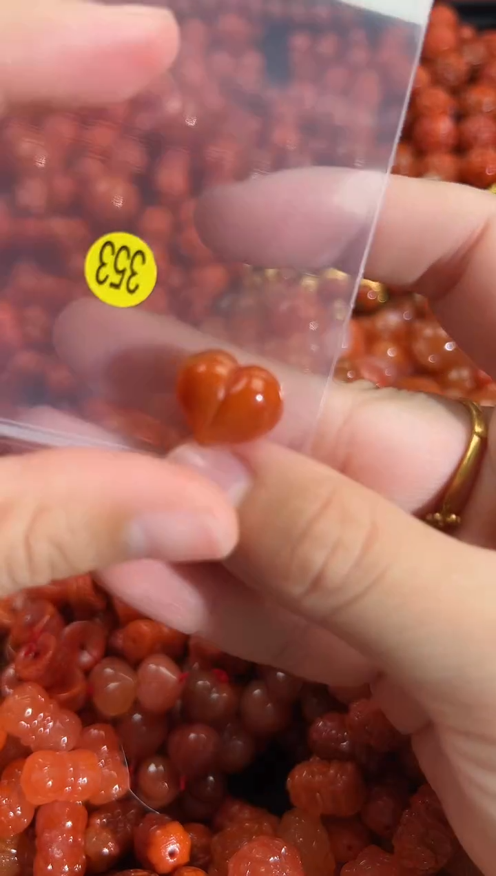 颈饰未镶嵌南红玛瑙1