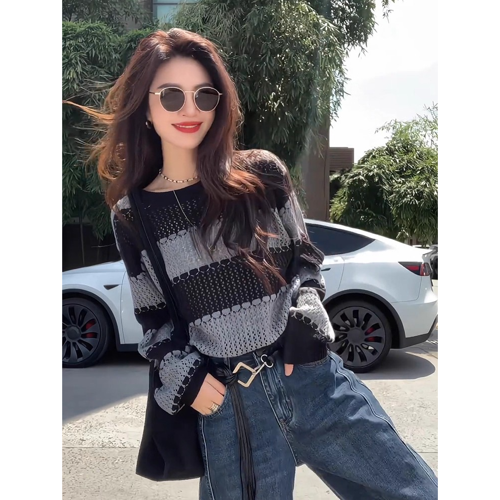 韩系灰色条纹镂空针织衫毛衣女早秋小个子穿搭设计感短款长袖上衣