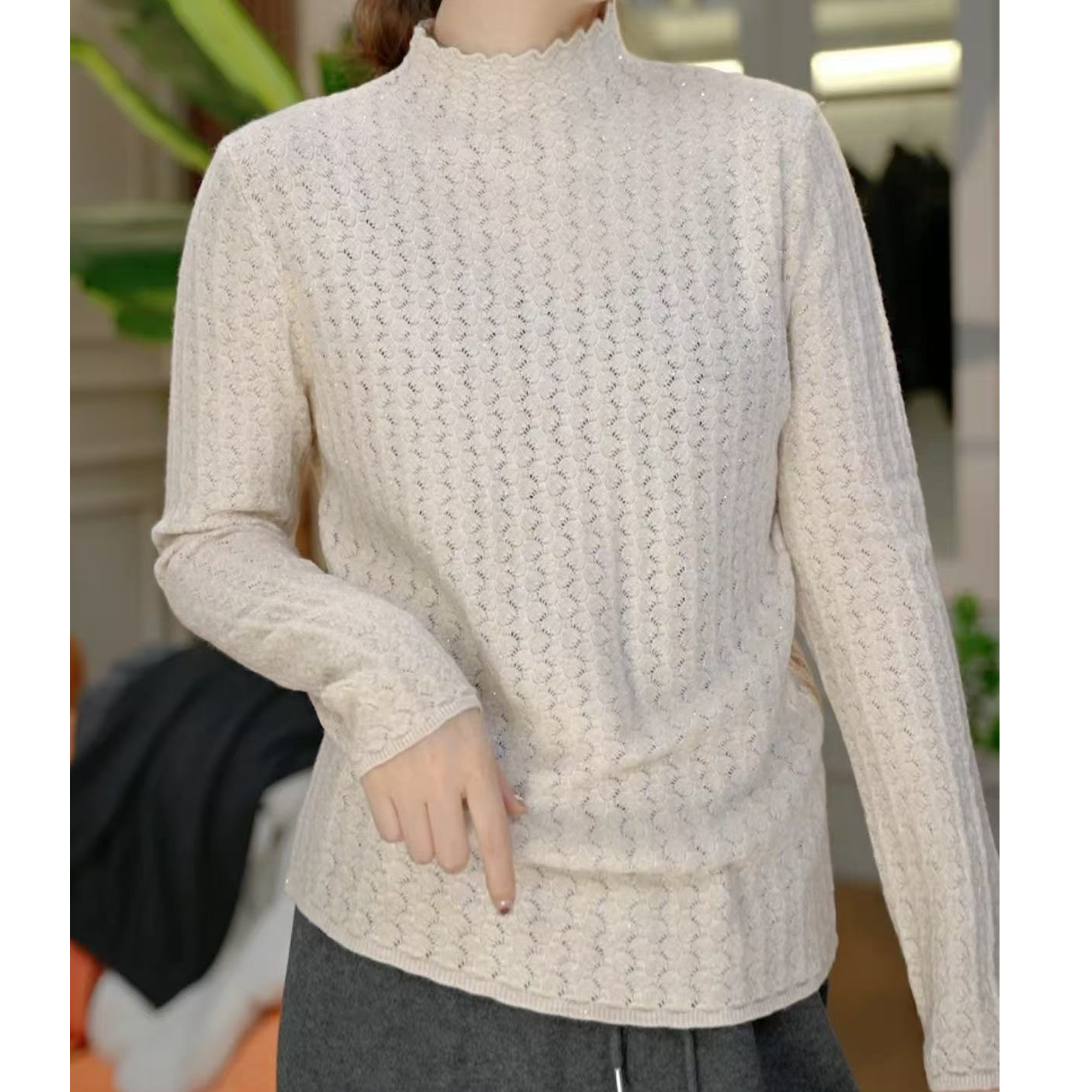 气质显瘦百搭烫钻花瓣上衣