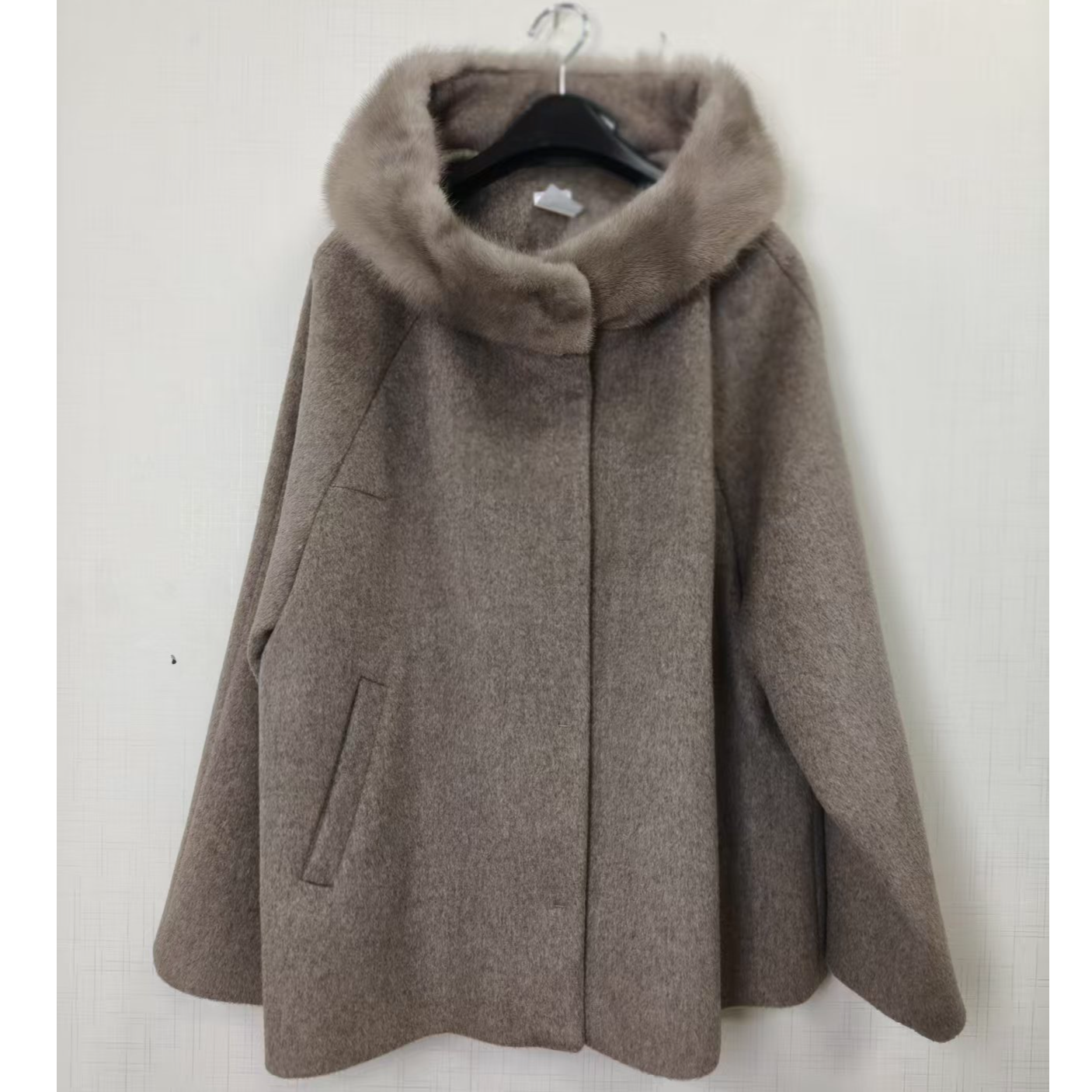 JC【真毛领毛呢外套】2026中长款女士保暖外套连帽气质风时尚风 