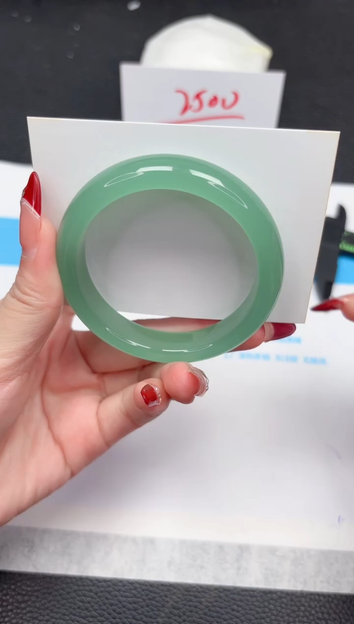 【闪购商品】石英质玉手镯未镶嵌60-56