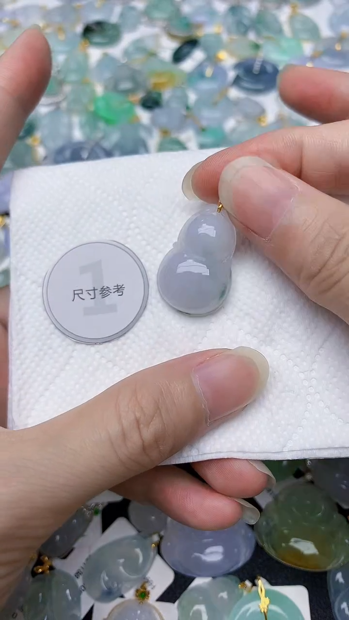 颈饰18K金镶嵌翡翠天然A货翡翠