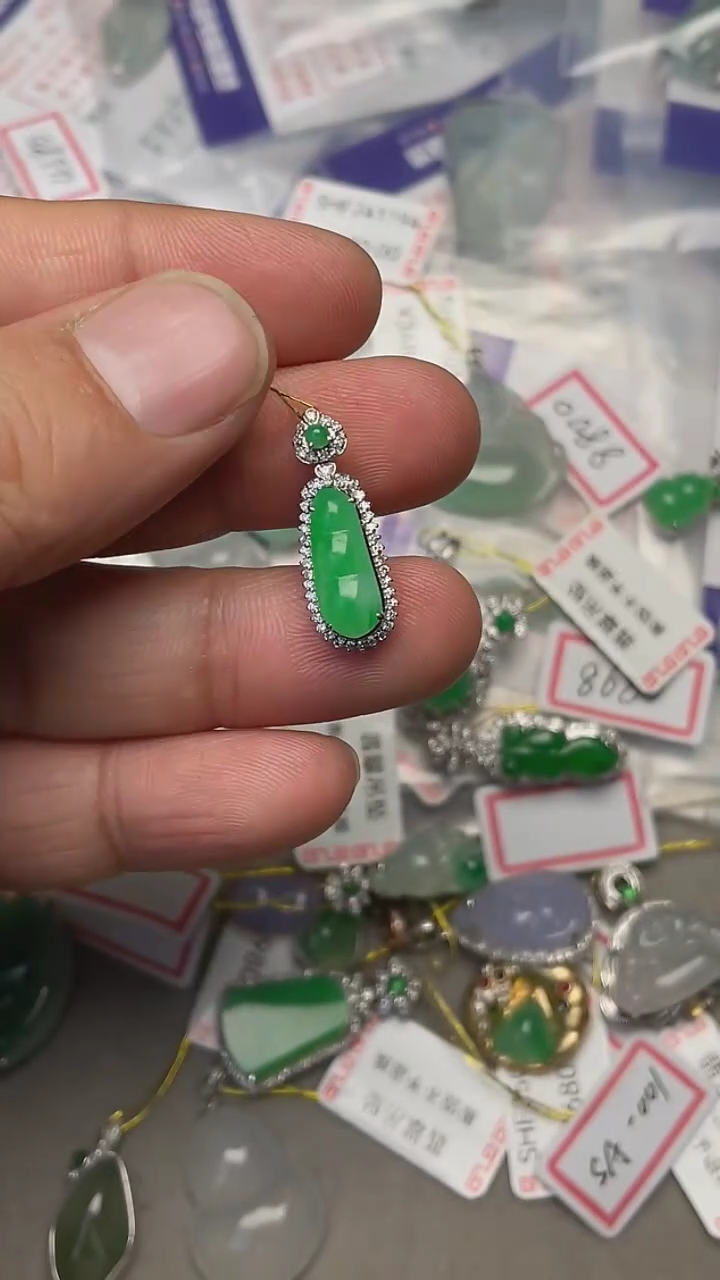 【闪购商品】翡翠吊坠(不含链)18K金镶嵌天然缅甸翡翠A货(不含链)