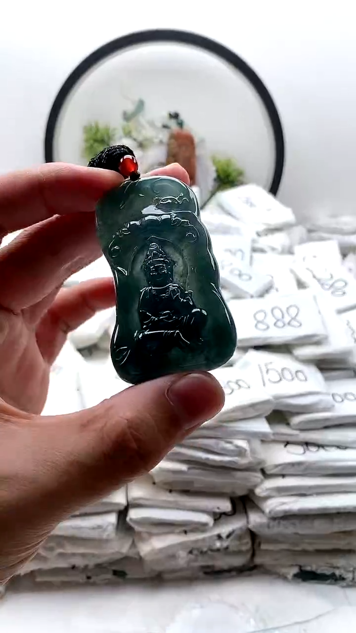 颈饰未镶嵌翡翠观音牌
