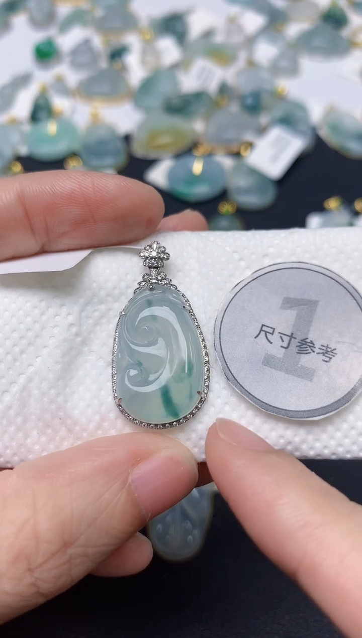 颈饰18K金镶嵌翡翠天然缅甸A货翡翠