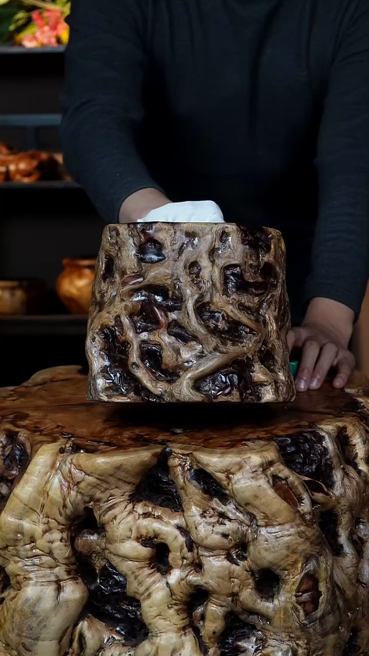 枣木百年鸡心枣木龙纹笔筒（高18）