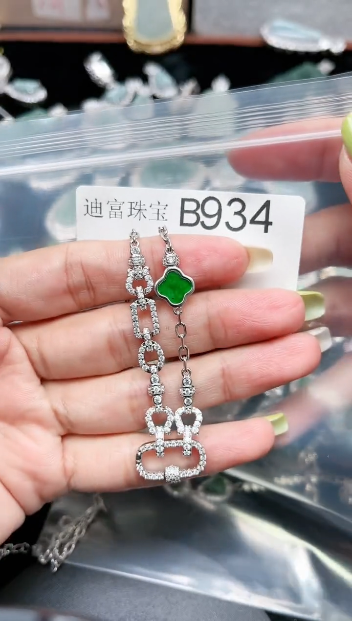 【闪购商品】翡翠颈饰未镶嵌赠皮绳934