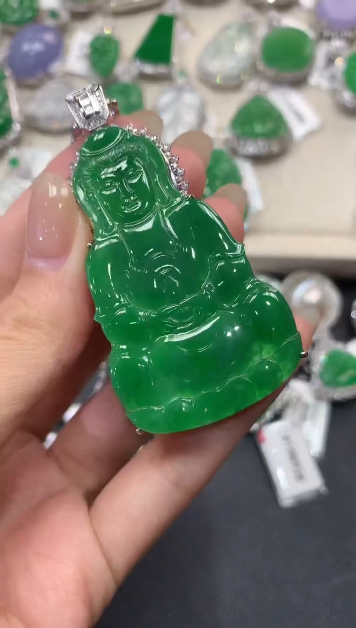 【闪购商品】翡翠吊坠(不含链)18K金镶嵌q96          