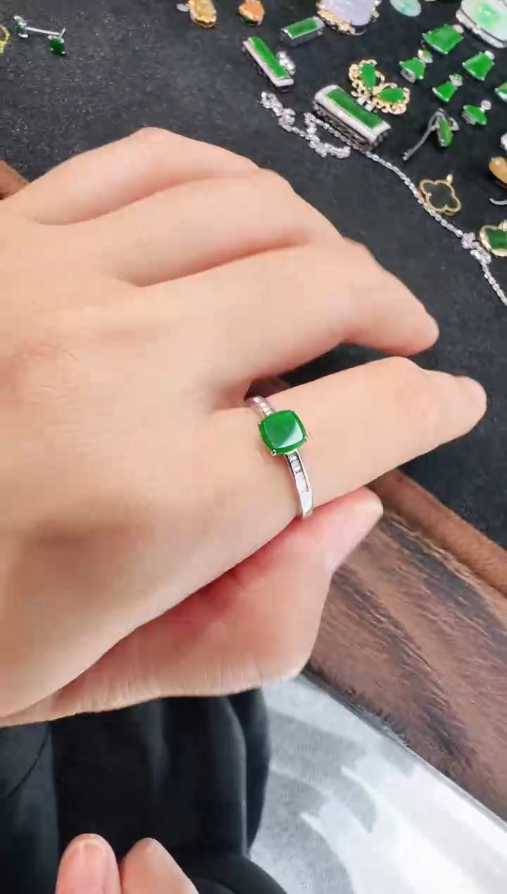 18K金镶嵌戒指翡翠00001900