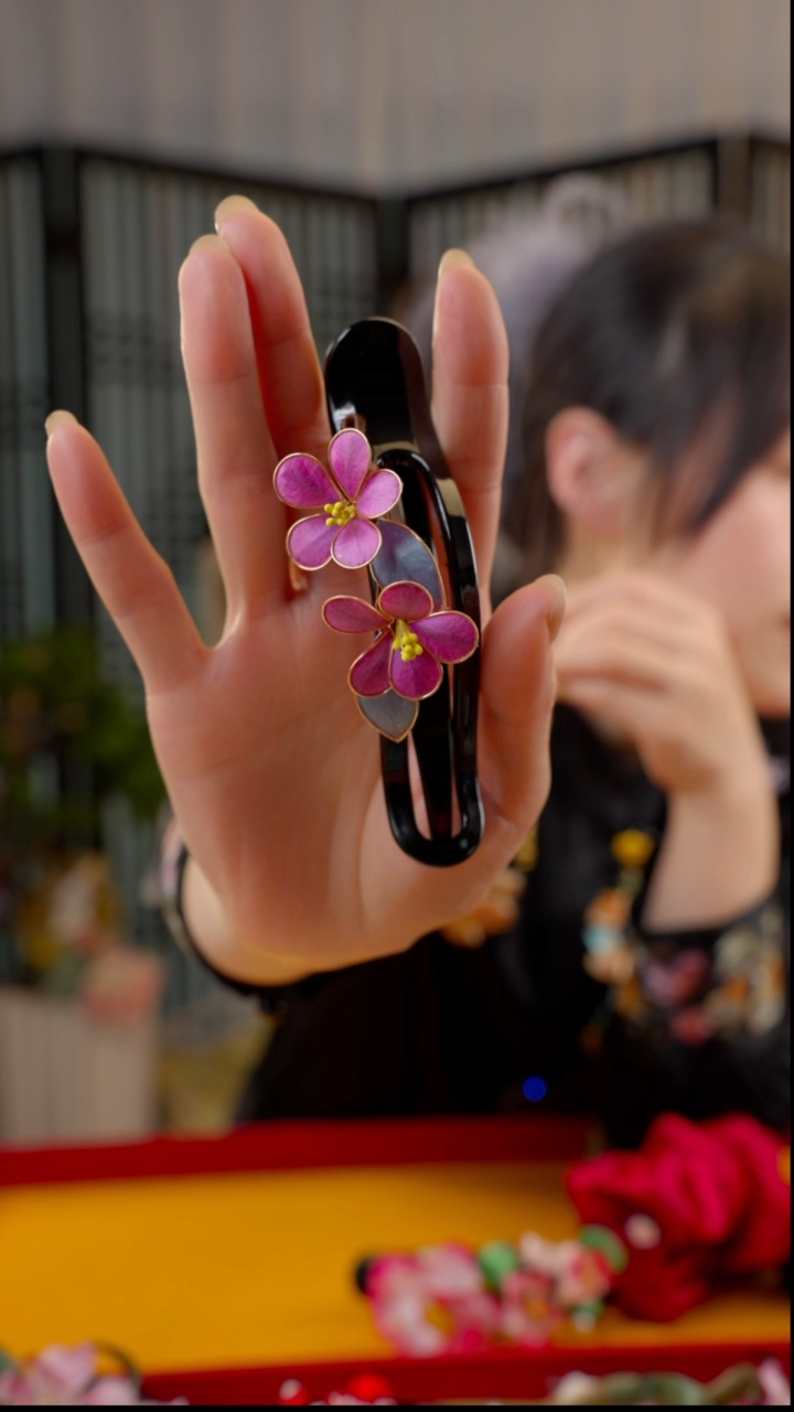 刺绣非遗绒花苏绣饰品