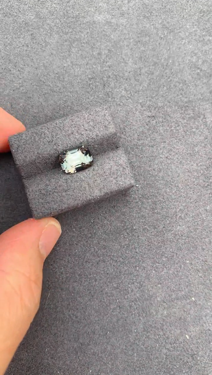 【闪购商品】尖晶石裸石未镶嵌2.3ct灰尖晶