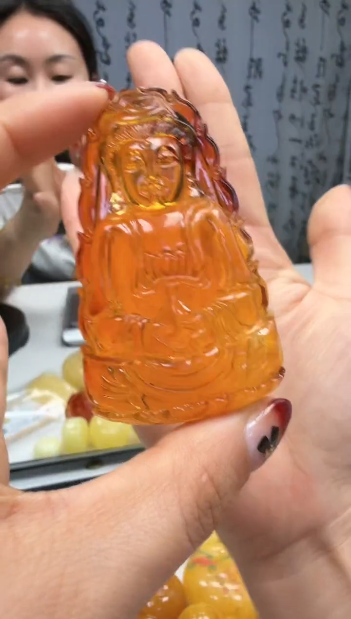 裸石琥珀未镶嵌如图