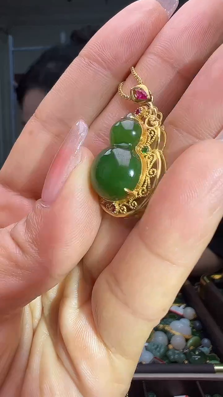 颈饰18K金镶嵌和田玉（多样性发货.发其一)1.04.32