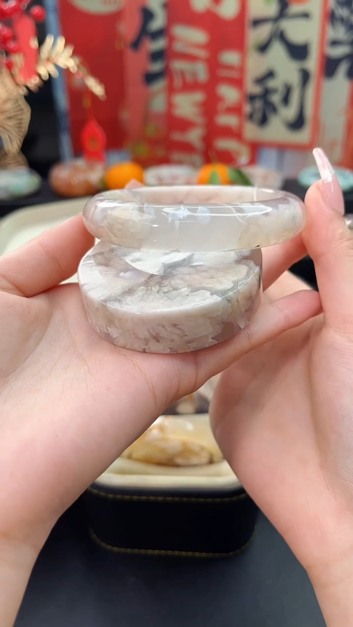 【闪购商品】石英质玉手镯未镶嵌赠送镯心（60圈口）