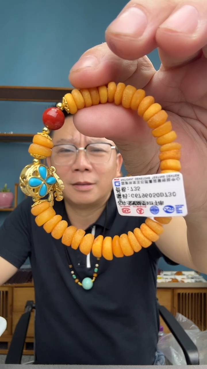 未镶嵌琥珀裸石L****。33（有瑕介意勿拍）