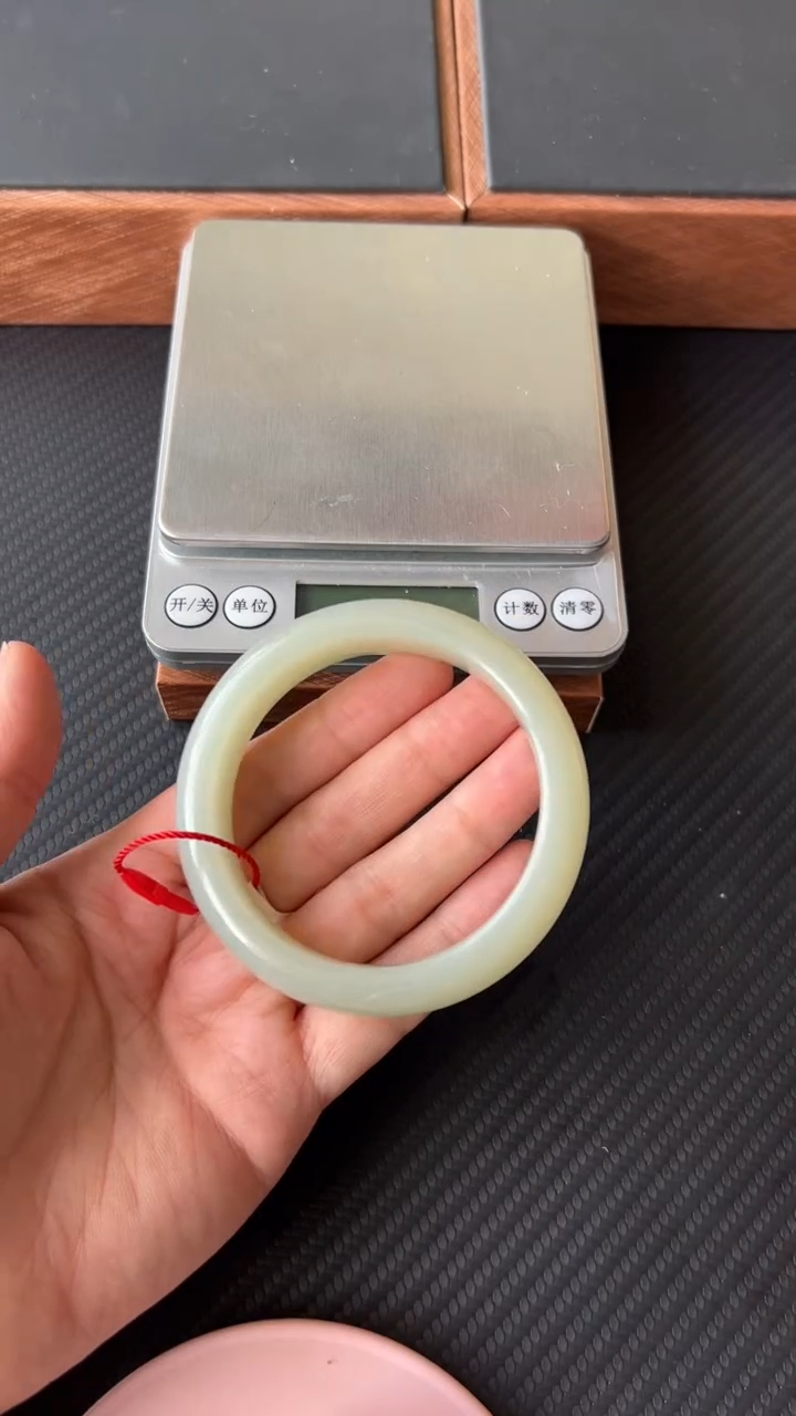 【闪购商品】和田玉手镯未镶嵌且末微色差近矿58