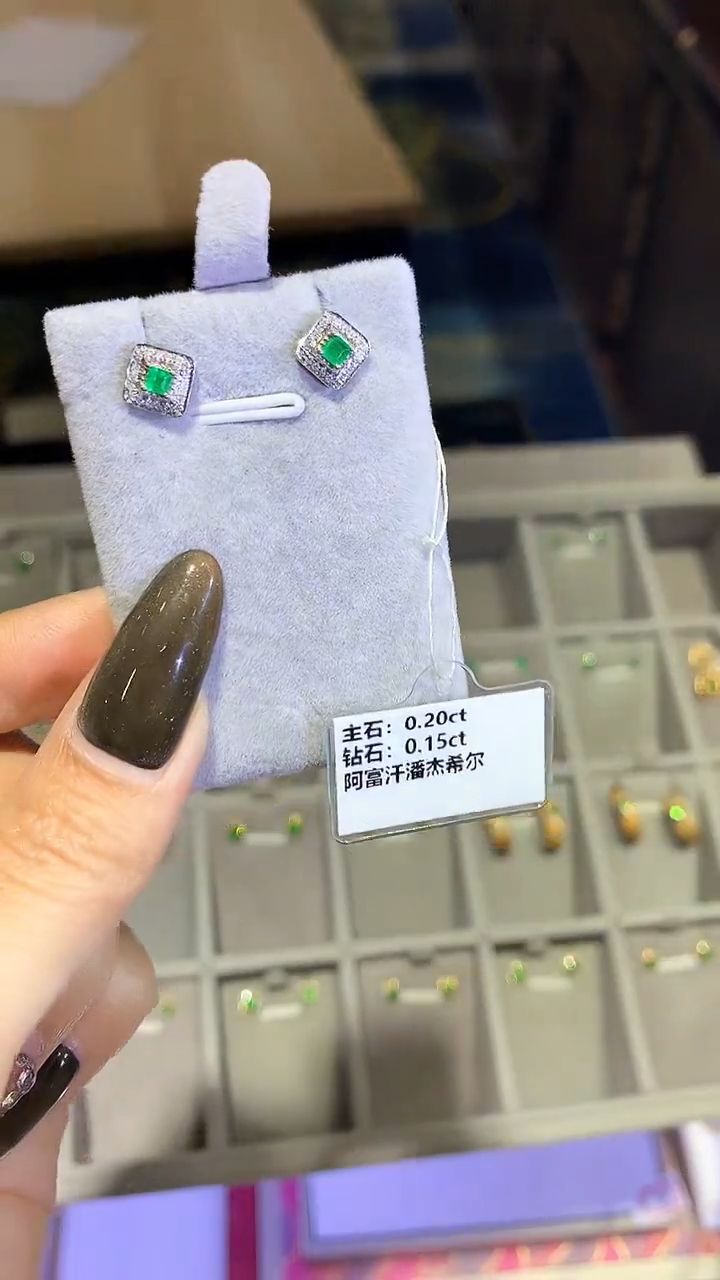 【闪购商品】祖母绿耳饰18K金镶嵌祖母绿耳饰