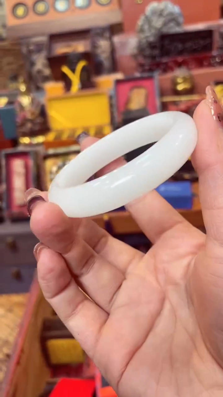 【闪购商品】和田玉手镯未镶嵌               