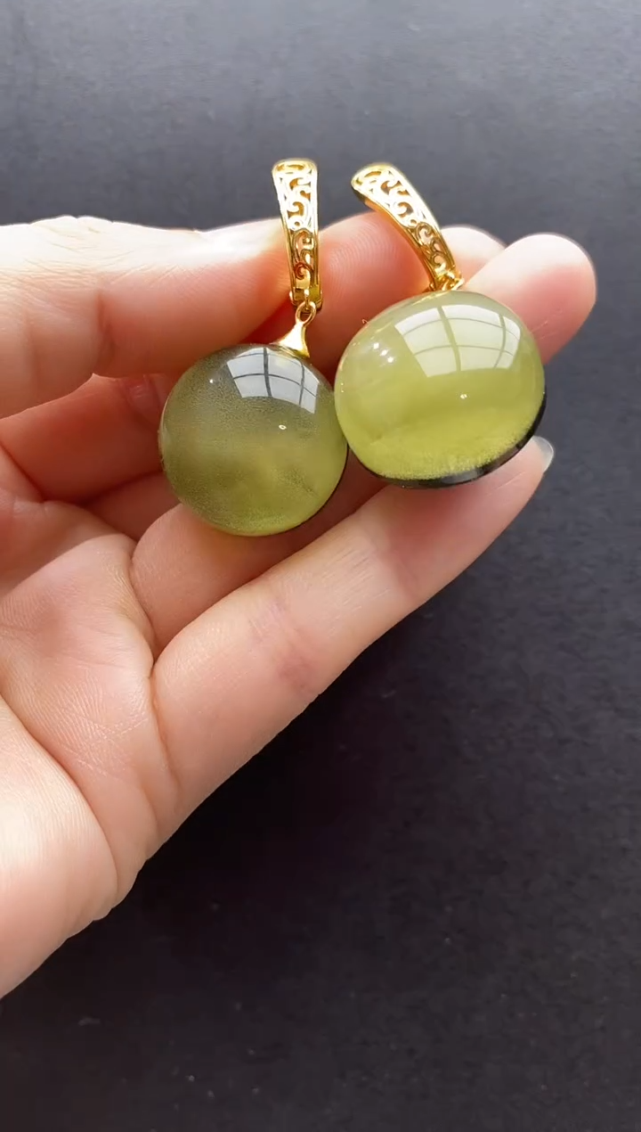 裸石琥珀未镶嵌耳坠