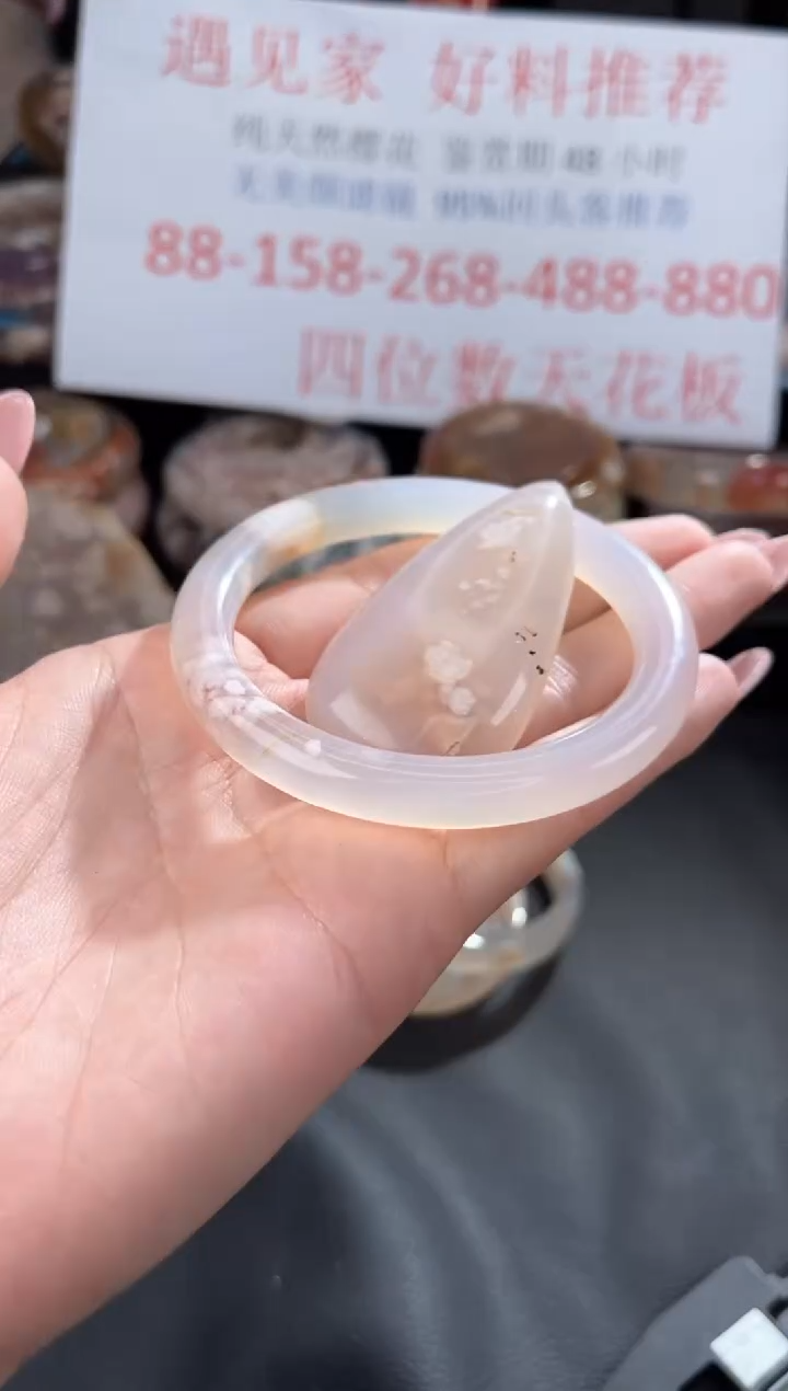 【闪购商品】石英质玉手镯未镶嵌57