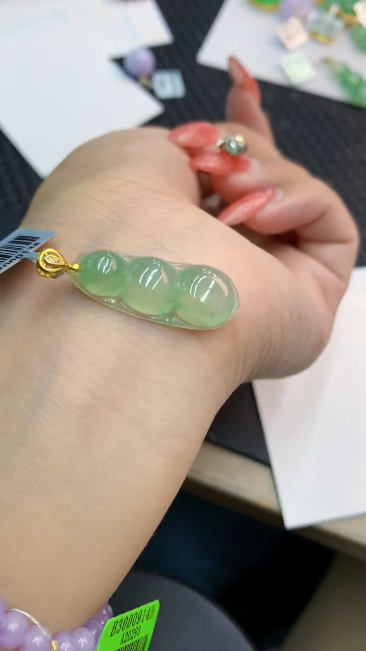 颈饰未镶嵌翡翠1