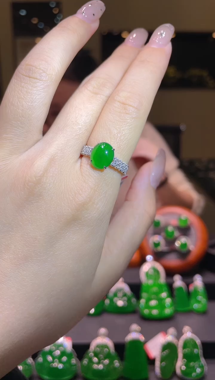 【闪购商品】翡翠吊坠(不含链)18K金镶嵌A17