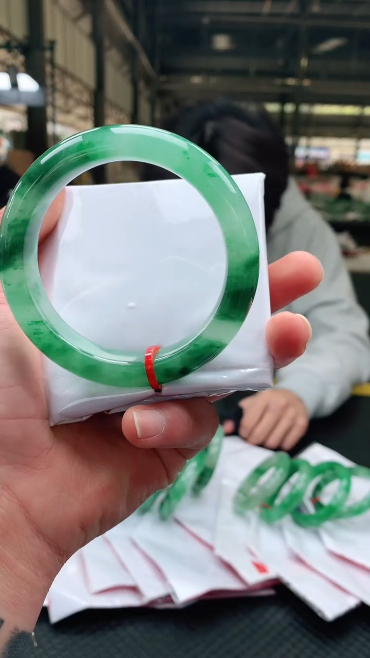 【闪购商品】石英质玉手镯未镶嵌1-天然非洲翠手镯