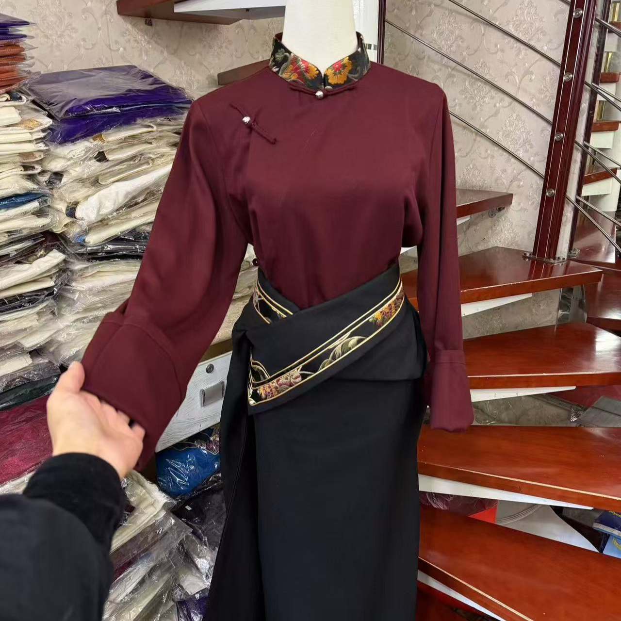 新款四季款女款藏袍套装衬衣＋藏袍＋腰带三件套