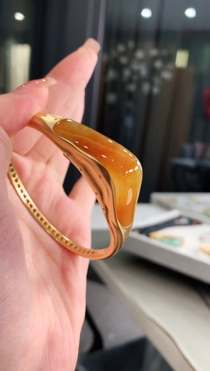 【闪购商品】翡翠手镯18K金镶嵌手饰