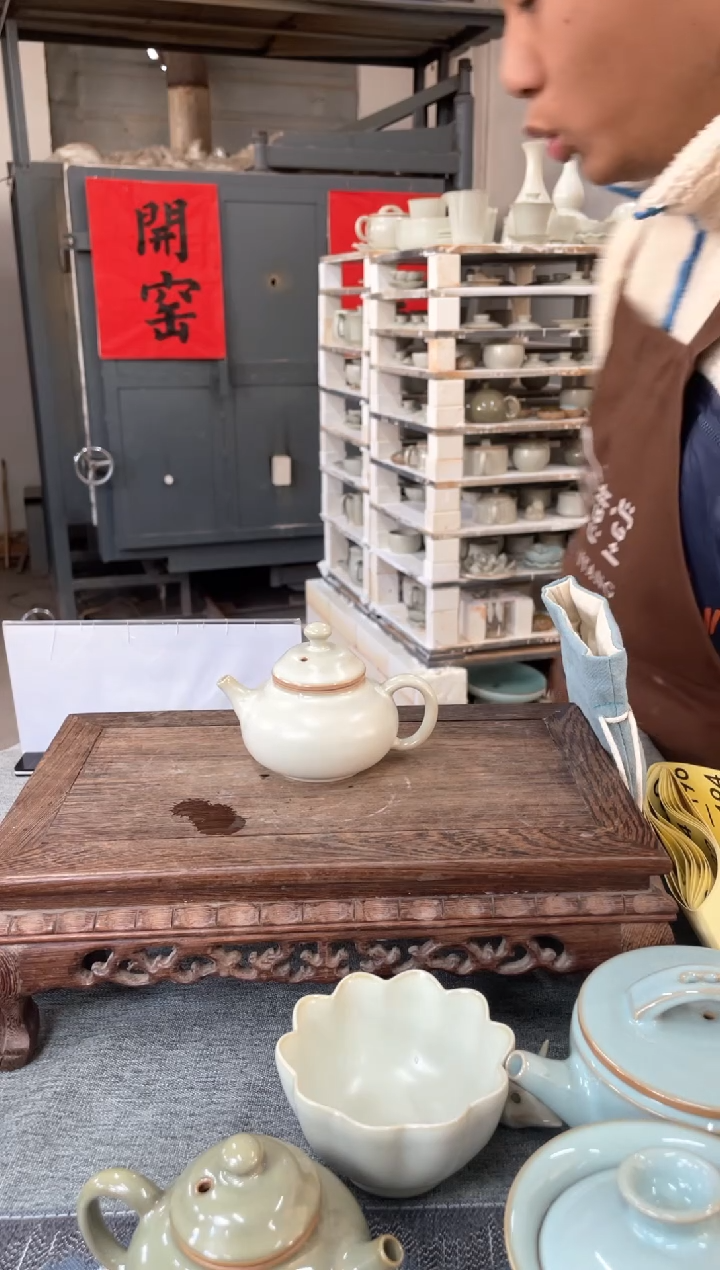 【闪购商品】瓷片月白 小容天壶 微瑕