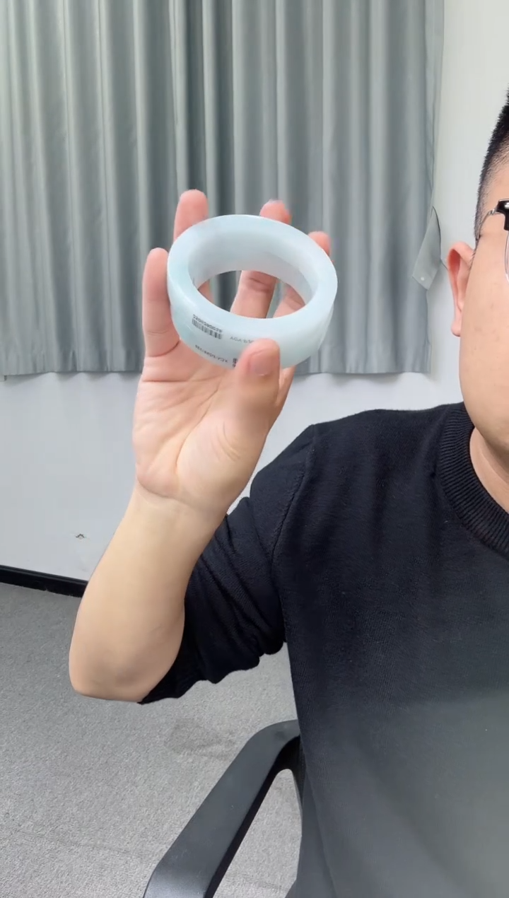 未镶嵌手镯定制翡翠二***奶手镯