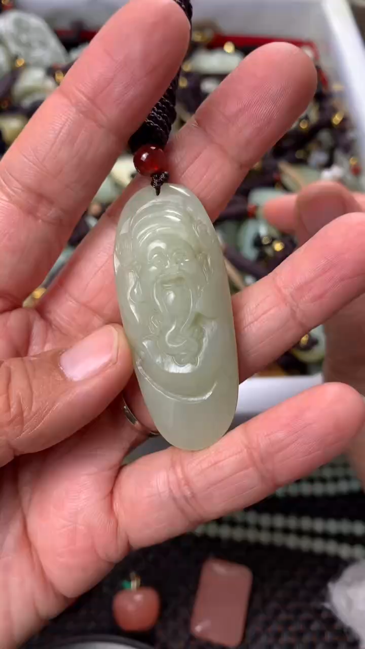 【闪购商品】和田玉颈饰未镶嵌多样性发货没有证书.拍一发一，有瑕